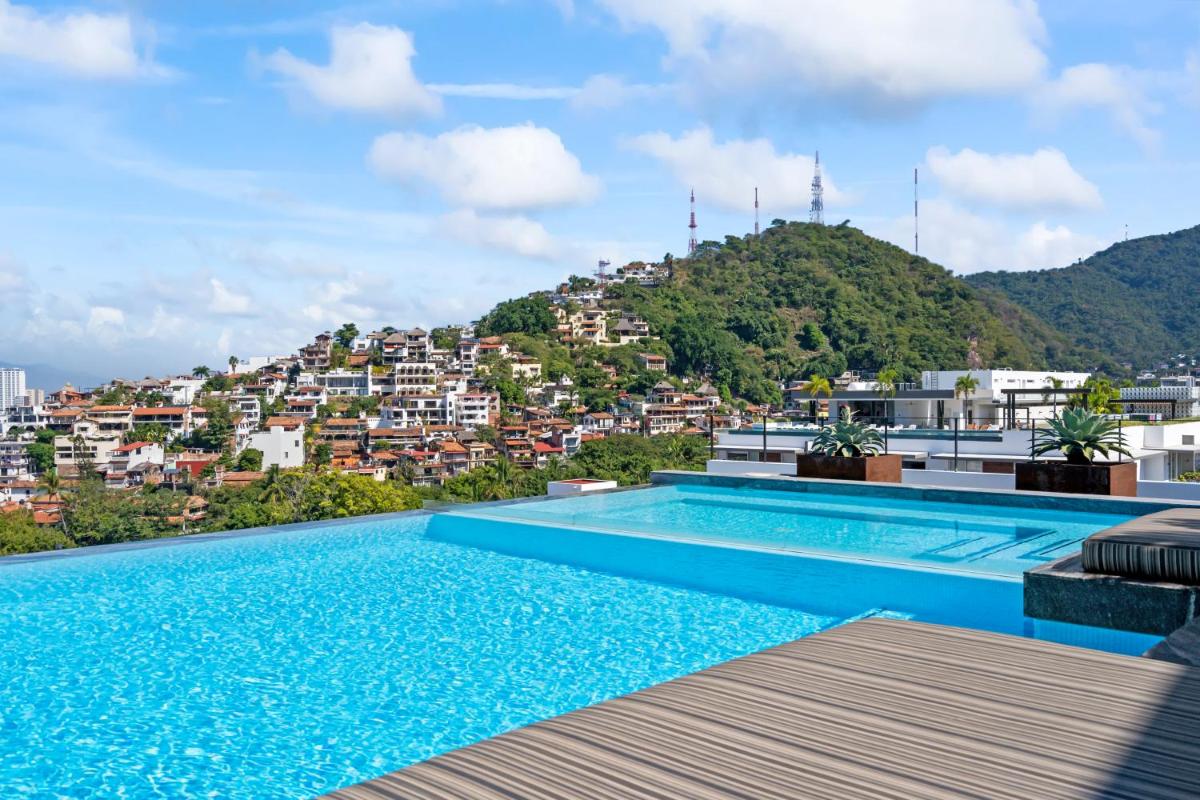 2B Modern Romantica Luxury Condo - Housity