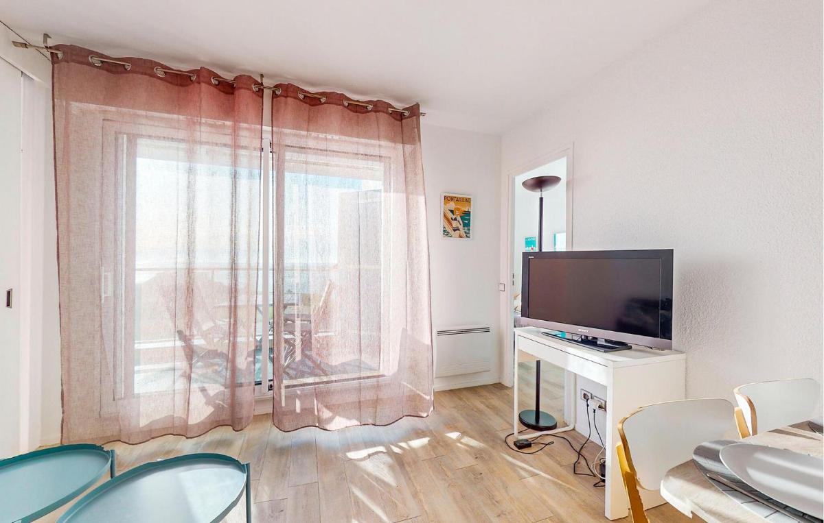 Gorgeous Apartment In Royan With House Sea View - Housity