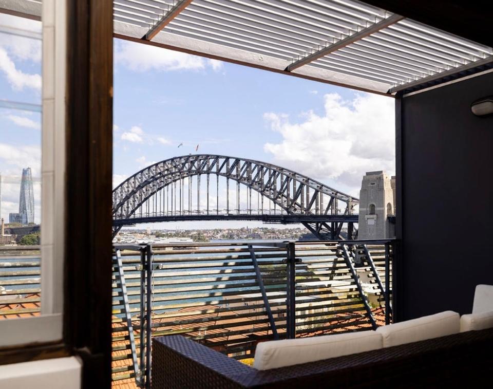 Breathtaking Syd Harbour penthouse - Housity