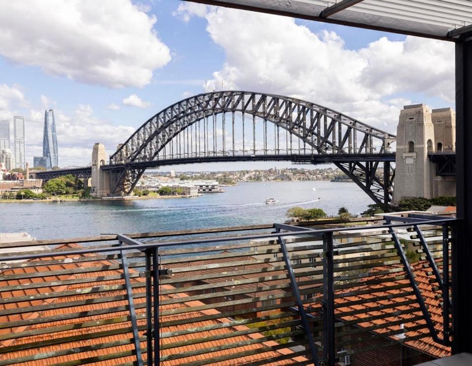 Breathtaking Syd Harbour penthouse - Housity
