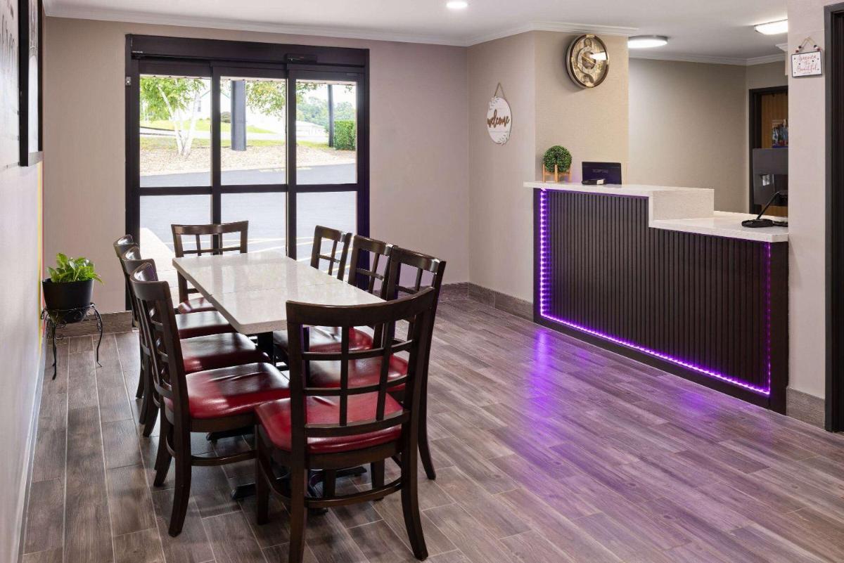 Super 8 by Wyndham Burnham/Lewistown - Housity