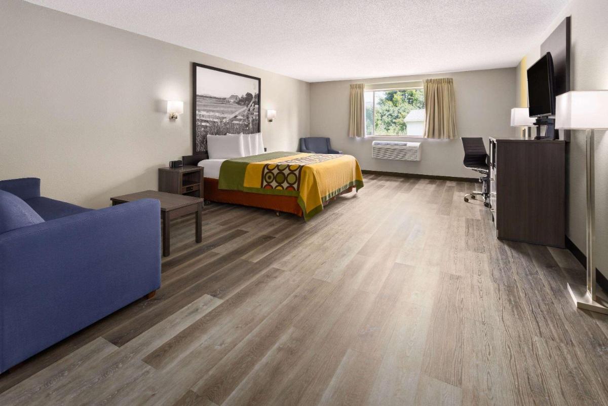 Super 8 by Wyndham Burnham/Lewistown - Housity
