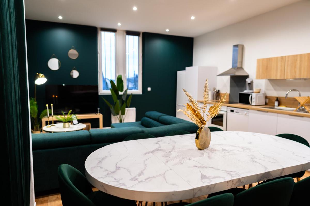 Loft spacieux de 4 chambres avec parking privé - Housity