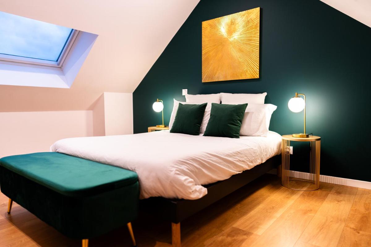 Loft spacieux de 4 chambres avec parking privé - Housity