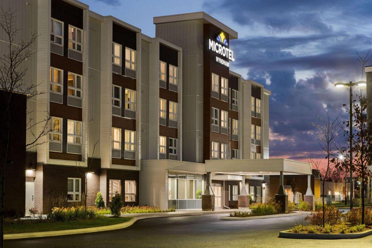 Microtel Inn & Suites by Wyndham Boisbriand - Housity