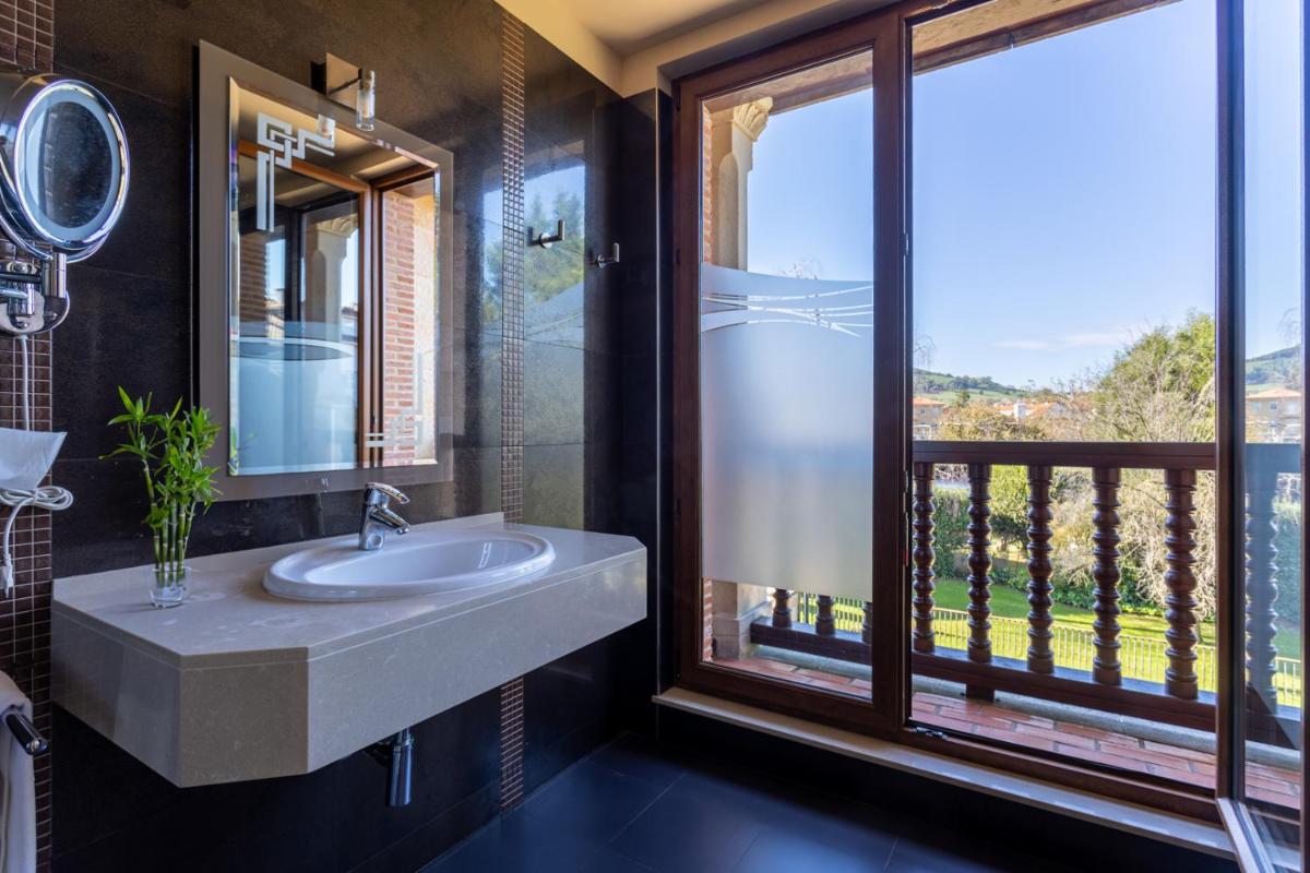 Un baño de Hotel Felisa SPA