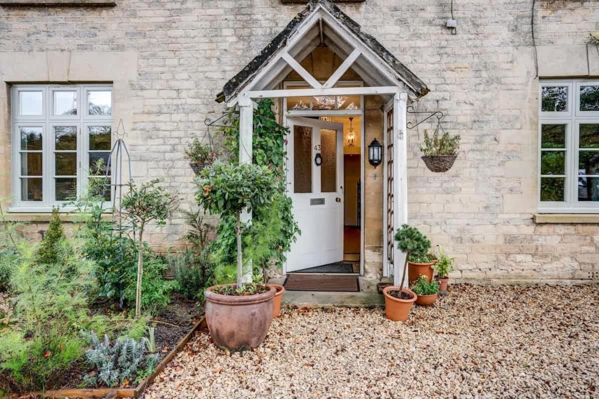 The Bladon Farmhouse - Housity