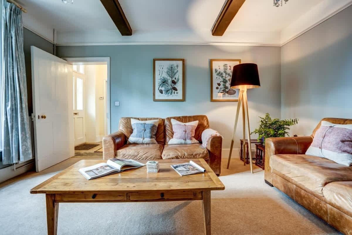 The Bladon Farmhouse - Housity