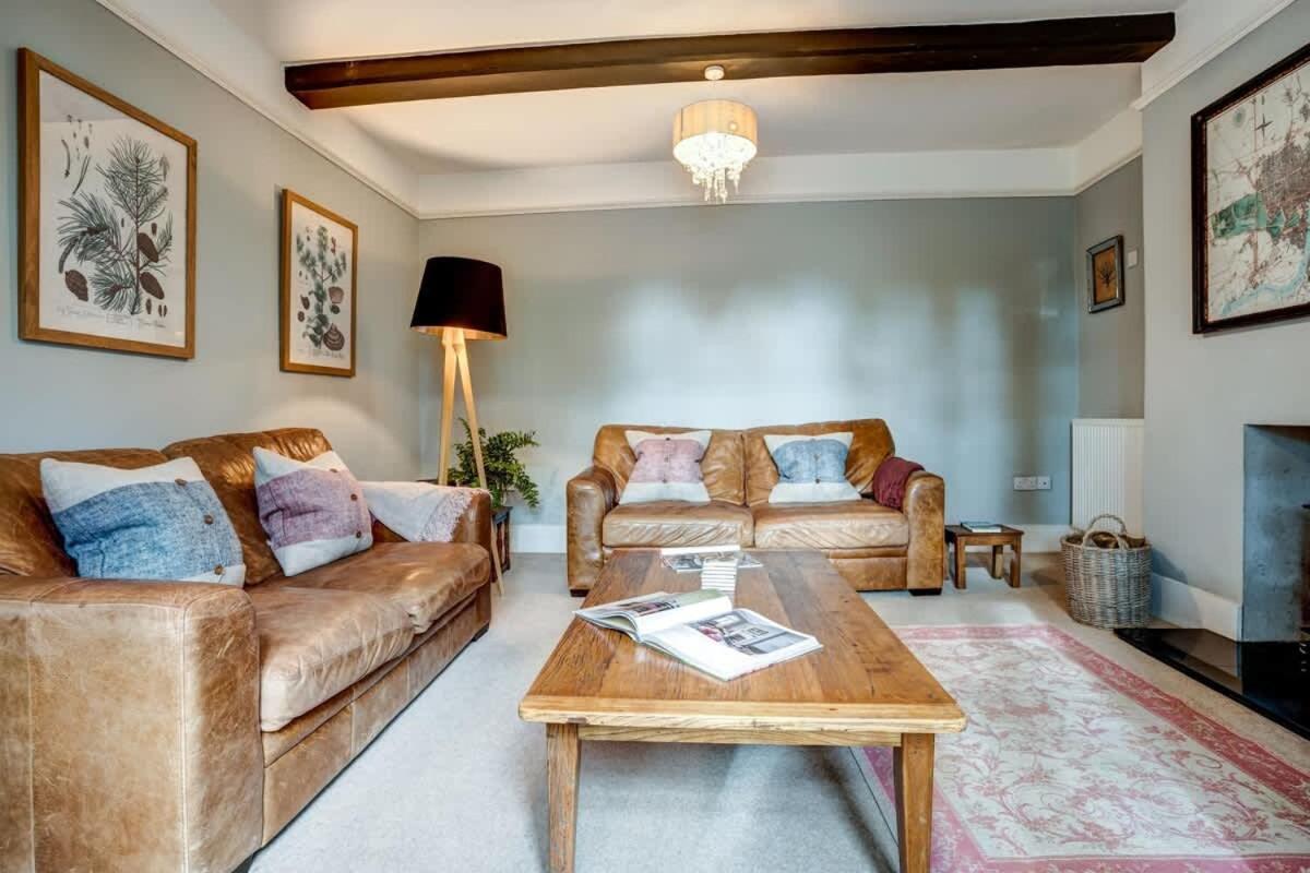 The Bladon Farmhouse - Housity