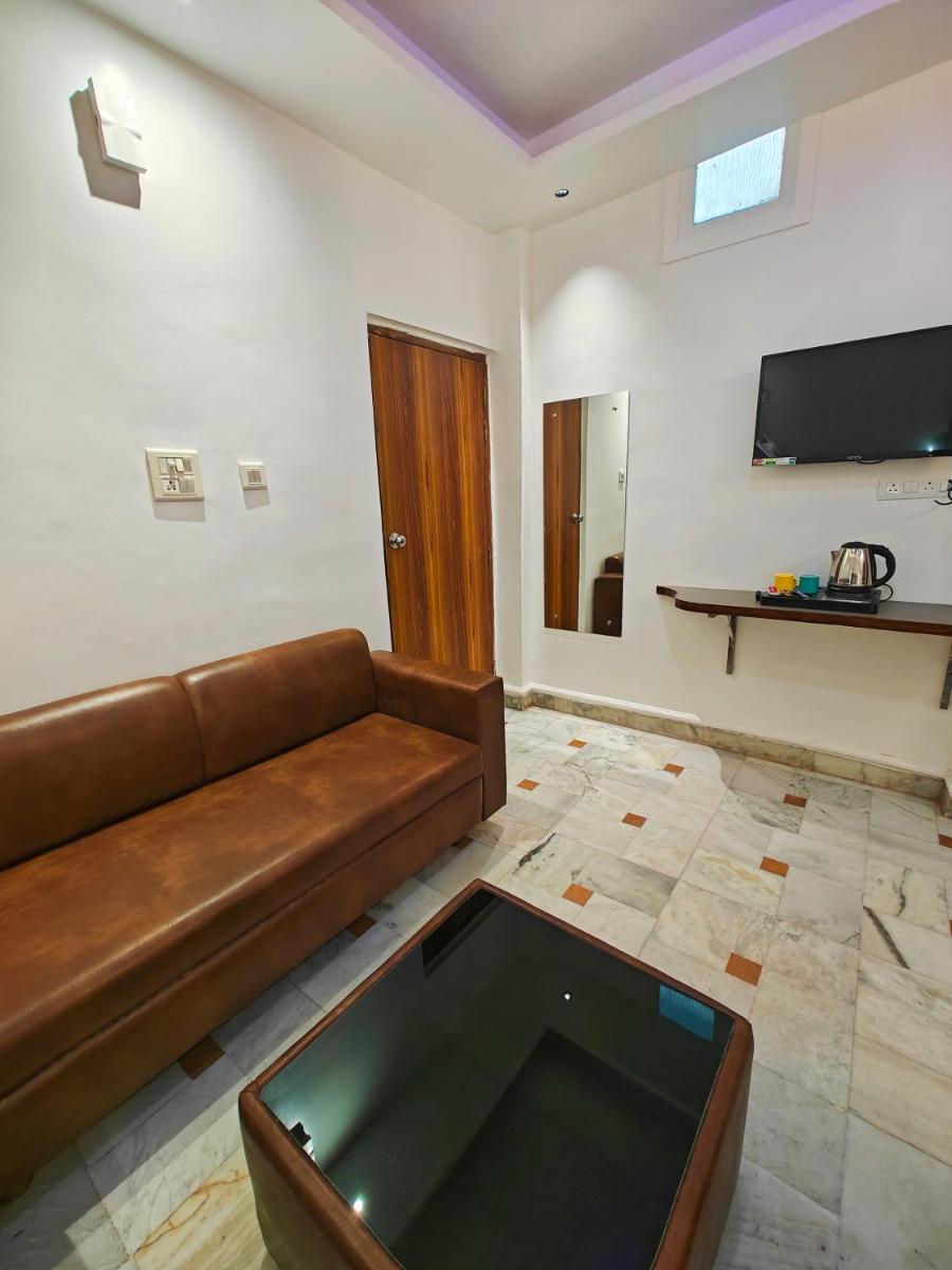 Hotel Ashoka International - Housity
