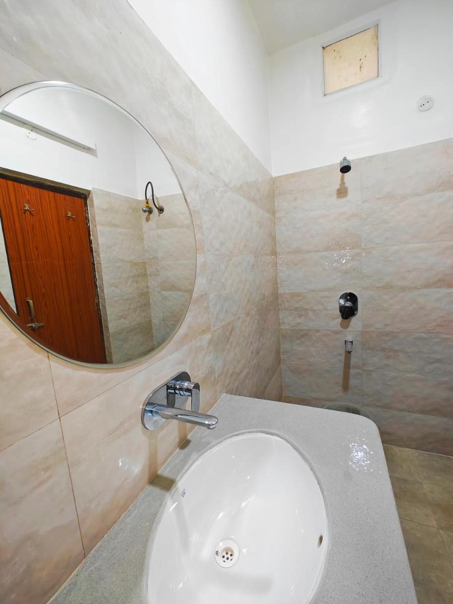 Hotel Ashoka International - Housity
