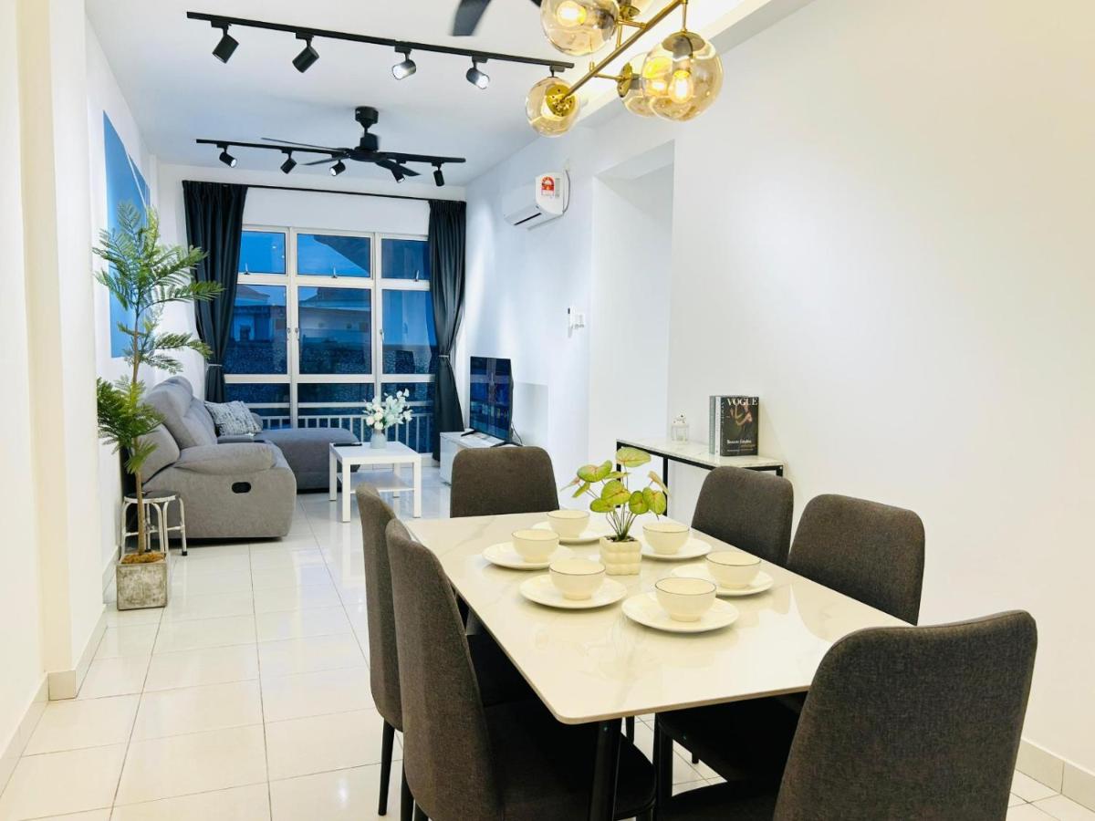Kulai Apartment 3BR-5BR near IOI, Aeon and Senai Airport - Housity