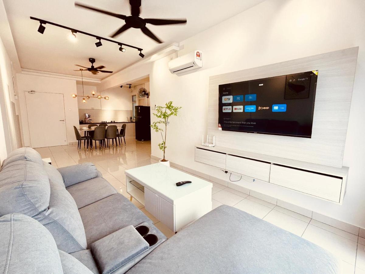 Kulai Apartment 3BR-5BR near IOI, Aeon and Senai Airport - Housity