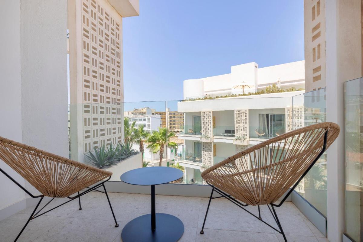 Un balcón o terraza de HM Ayron Park - Adults Only