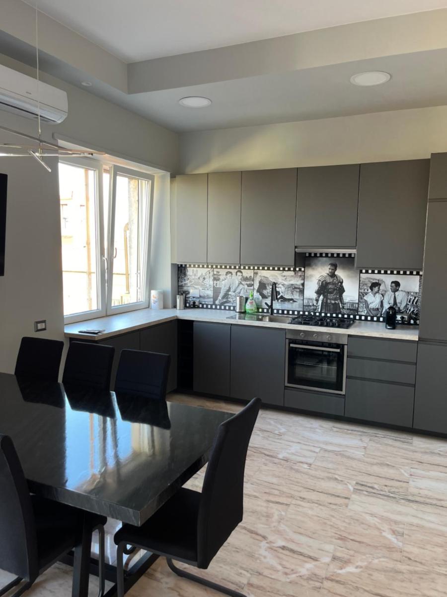 Appartamento Nero Nettuno - Housity