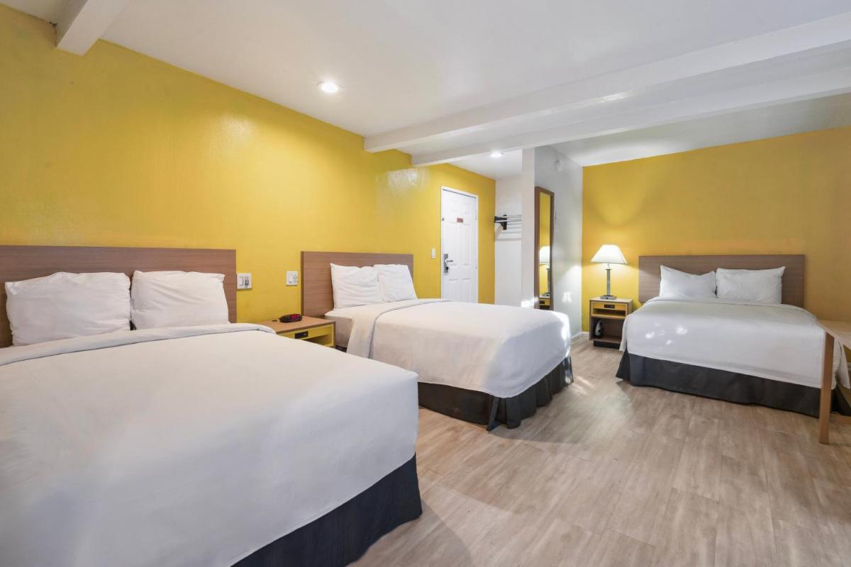Hotel H-Wood - Housity