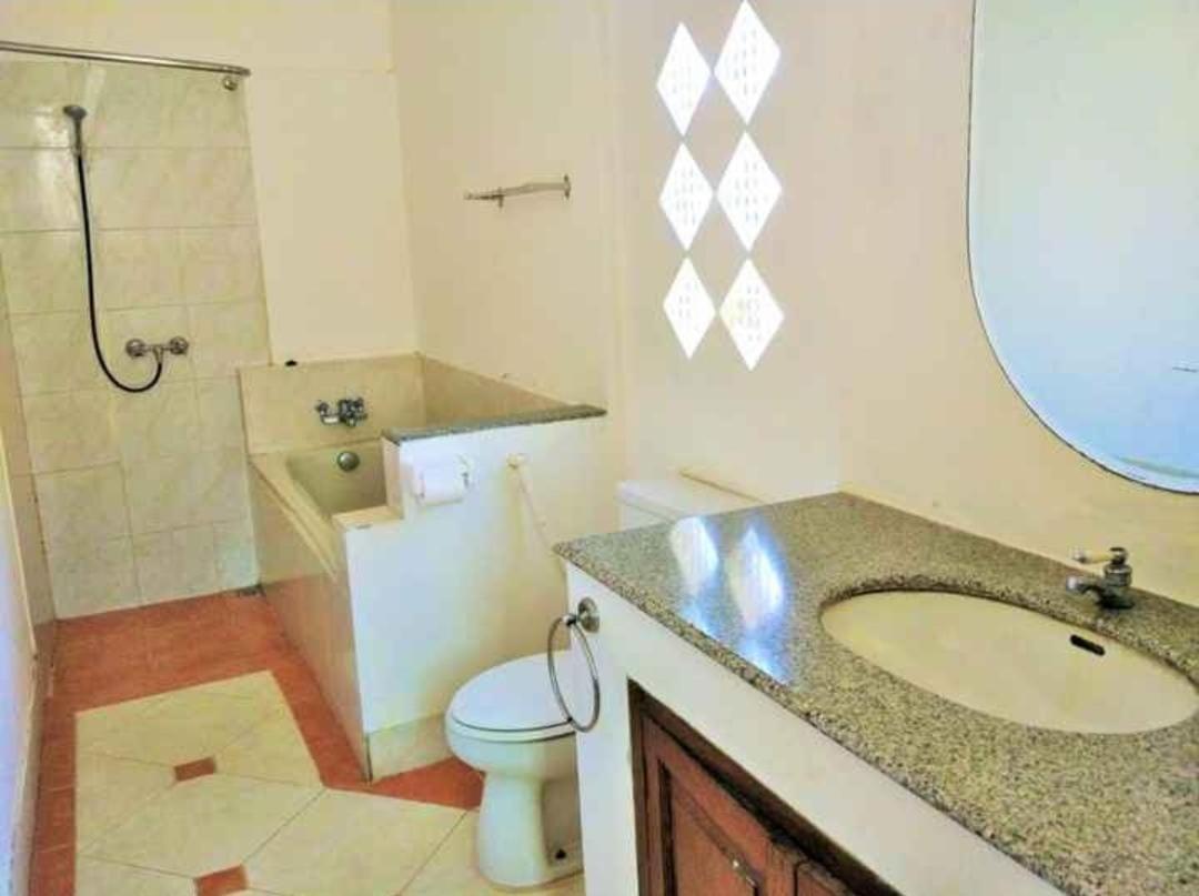 Hotel Minak Jinggo - Housity