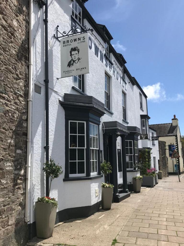 The Brown's Hotel - Housity