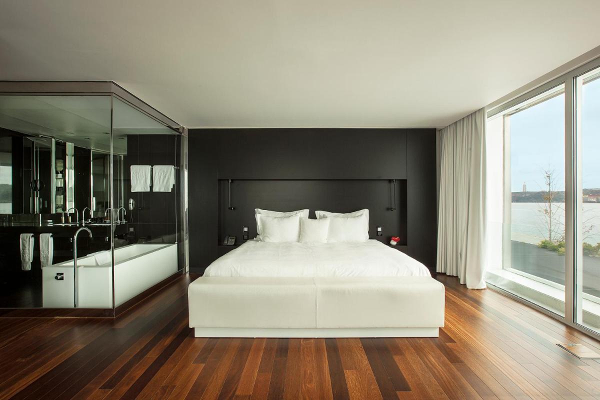 Uma cama ou camas num quarto em Altis Belem Hotel & Spa, a Member of Design Hotels