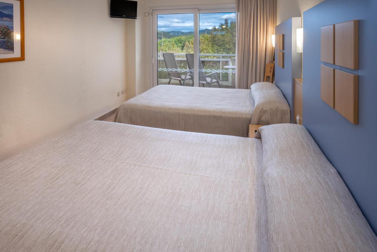 Cama o camas de una habitación en Caprici Beach Hotel & Spa