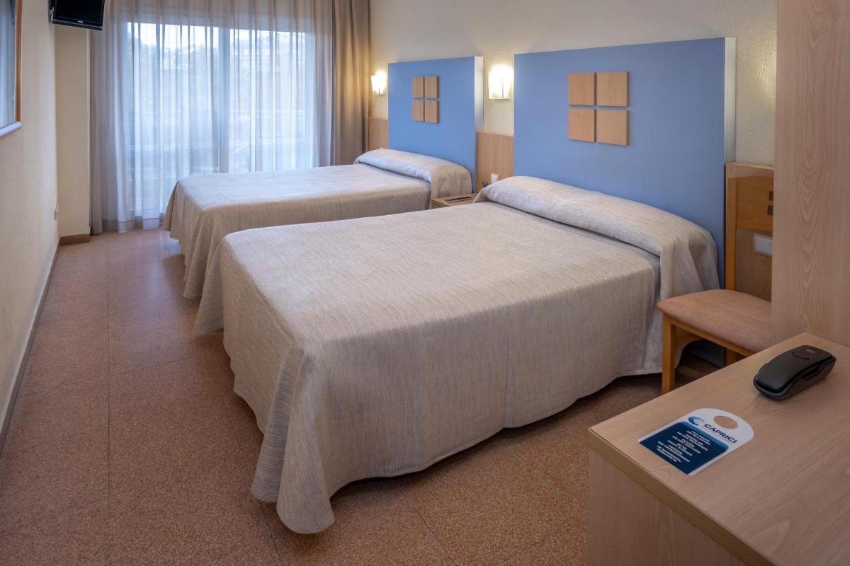 Cama o camas de una habitación en Caprici Beach Hotel & Spa