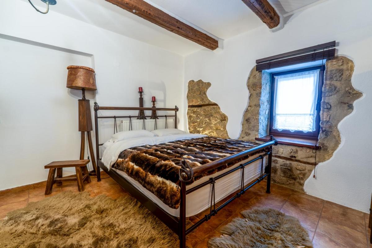 Manor House est. 1890 - Housity