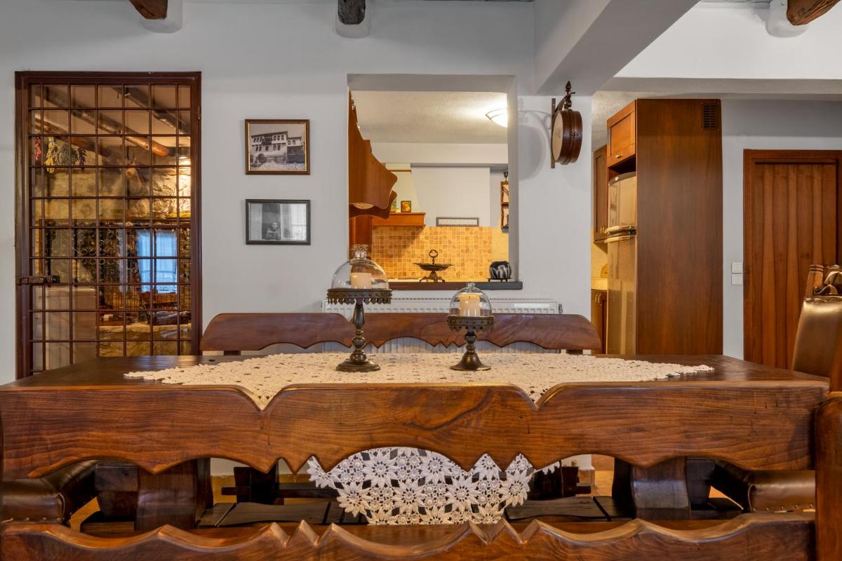 Manor House est. 1890 - Housity