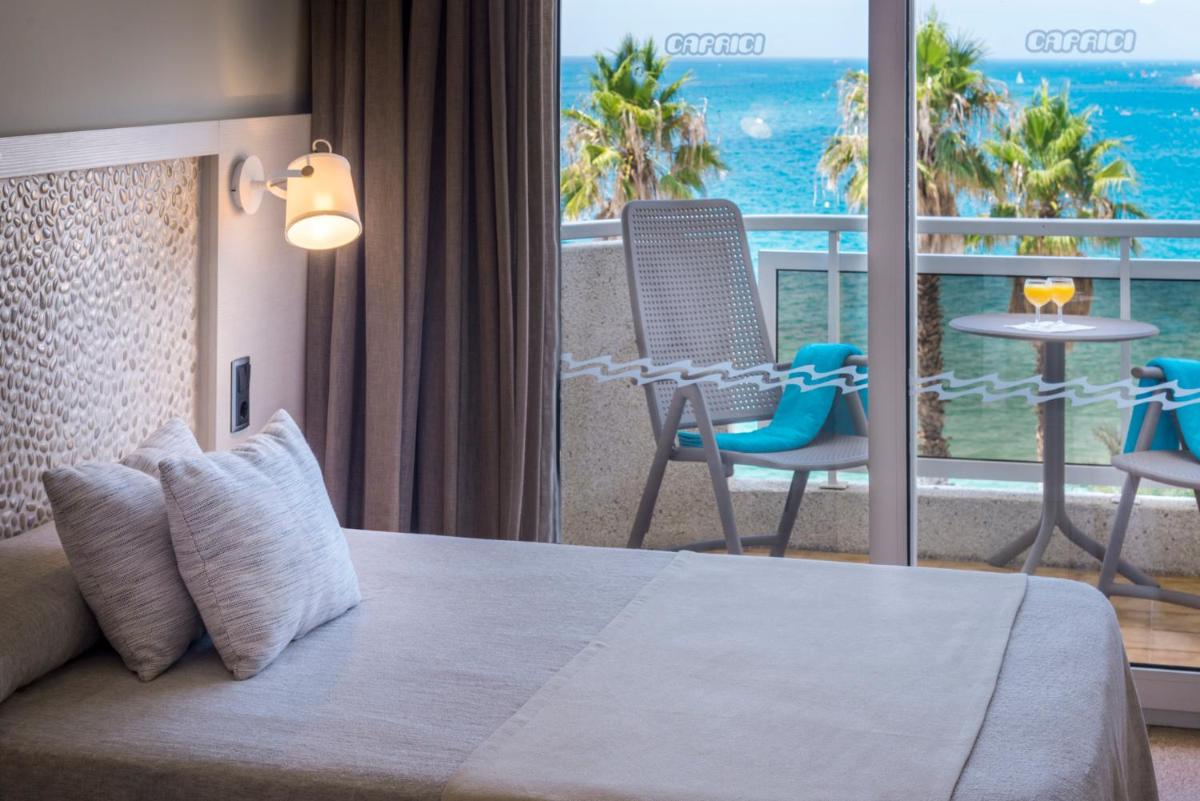 Cama o camas de una habitación en Caprici Beach Hotel & Spa
