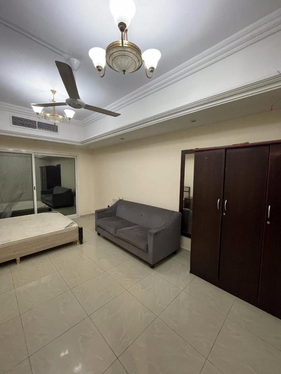 Lavish Room with family environment - Housity