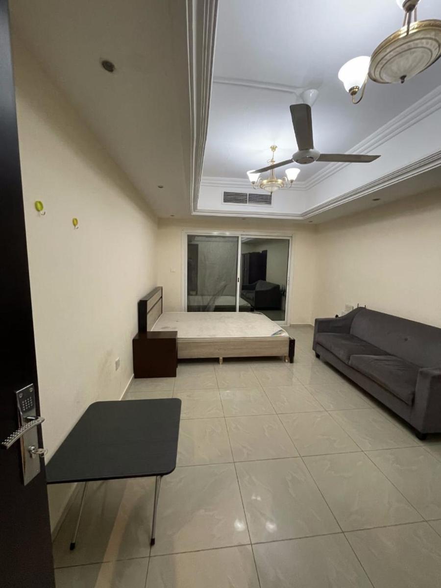 Lavish Room with family environment - Housity