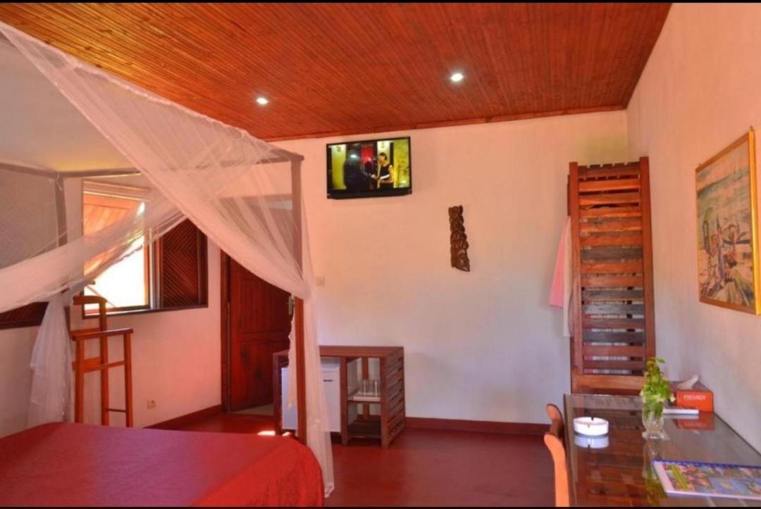 Edena Kely - Housity