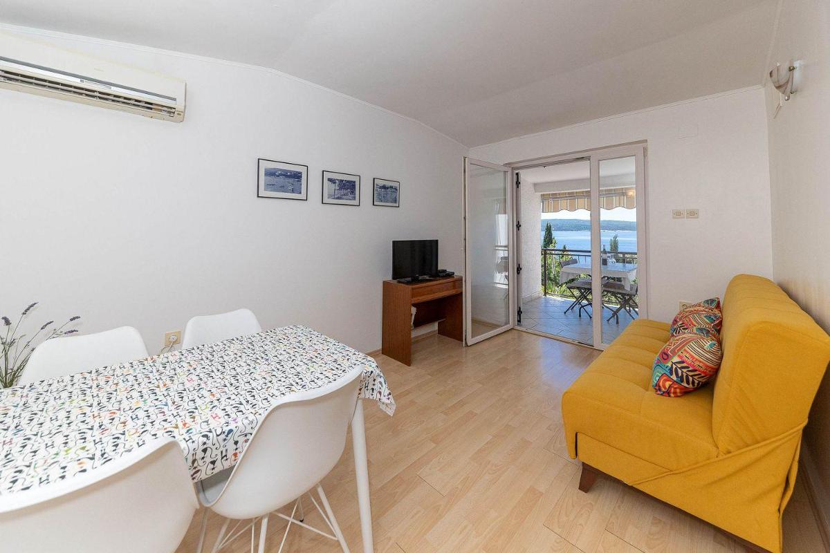 Mediterranes Apartment nur 150 Meter zum Strand mit Meerblick, Grillbereich, Privatparkplatz, WiFi - Housity