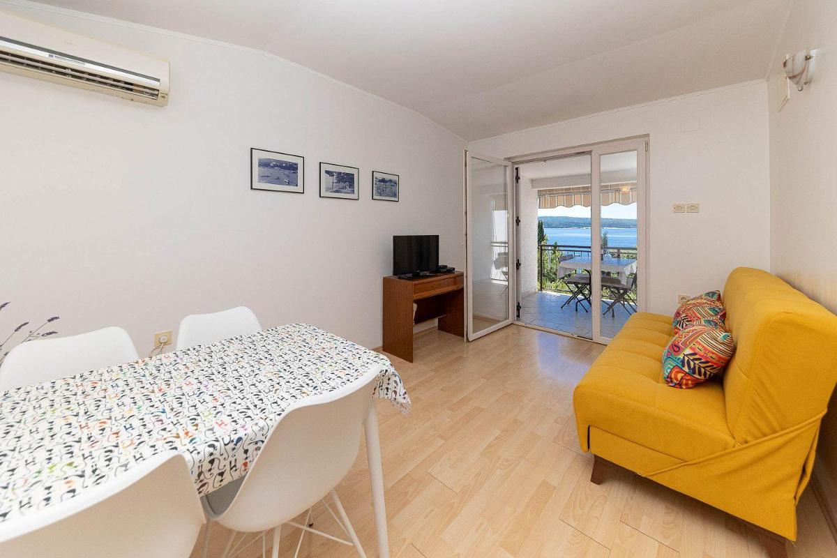 Mediterranes Apartment nur 150 Meter zum Strand mit Meerblick, Grillbereich, Privatparkplatz, WiFi - Housity
