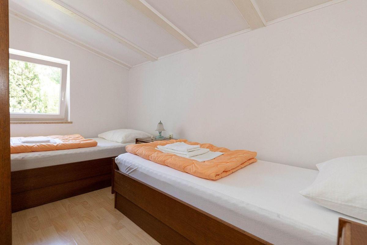 Mediterranes Apartment nur 150 Meter zum Strand mit Meerblick, Grillbereich, Privatparkplatz, WiFi - Housity