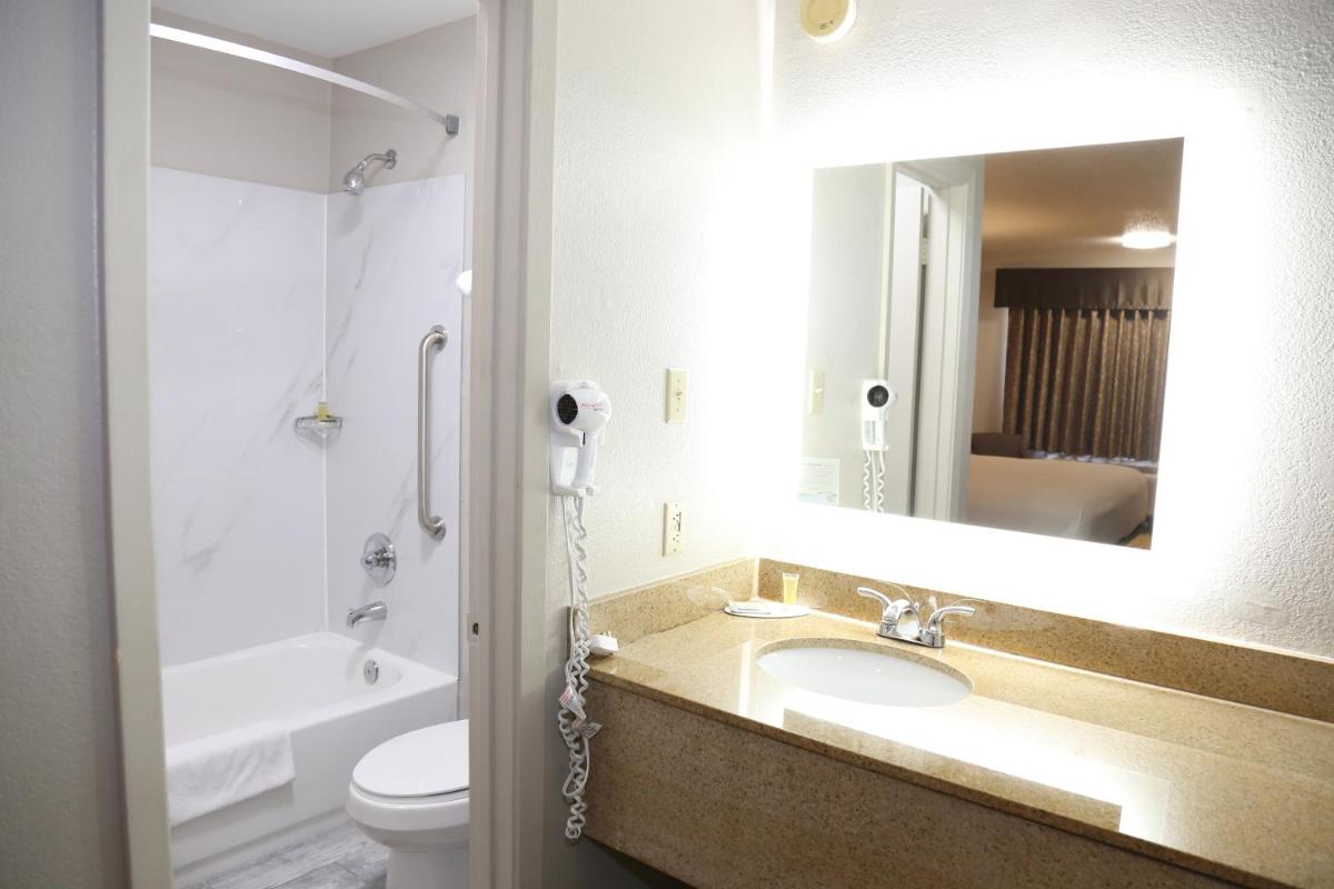 Days Inn by Wyndham Monroe, Louisiana - Housity