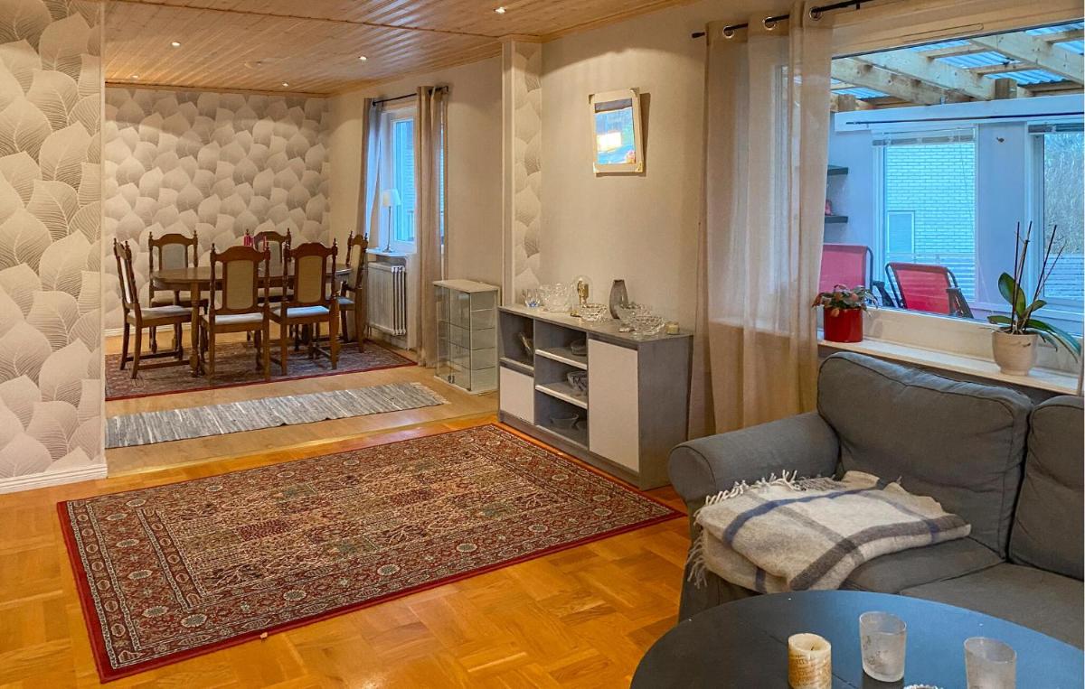 2 Bedroom Awesome Home In Rörvik - Housity