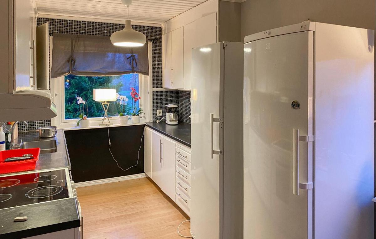 2 Bedroom Awesome Home In Rörvik - Housity