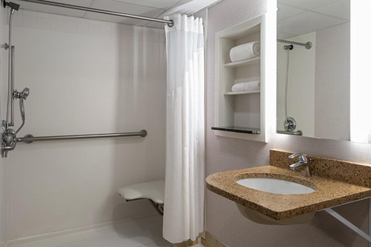 Holiday Inn Sioux Falls-City Center, an IHG Hotel - Housity