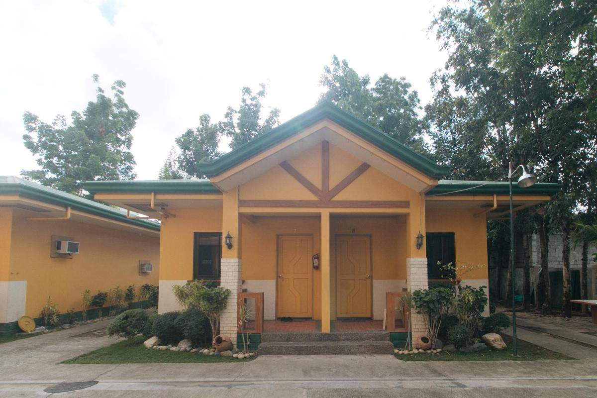 RedDoorz @ Farm Side Hotel Laoag City - Housity