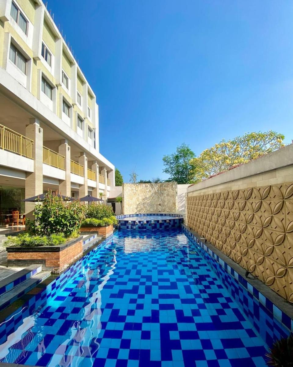 Bueno Colombo Hotel Yogyakarta - Housity