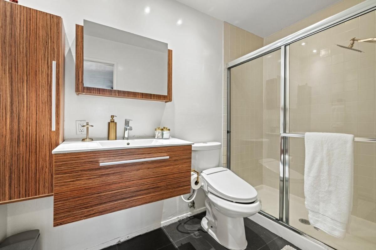 Cozy Private Condo near Hall of Fame in Hollywood - Housity