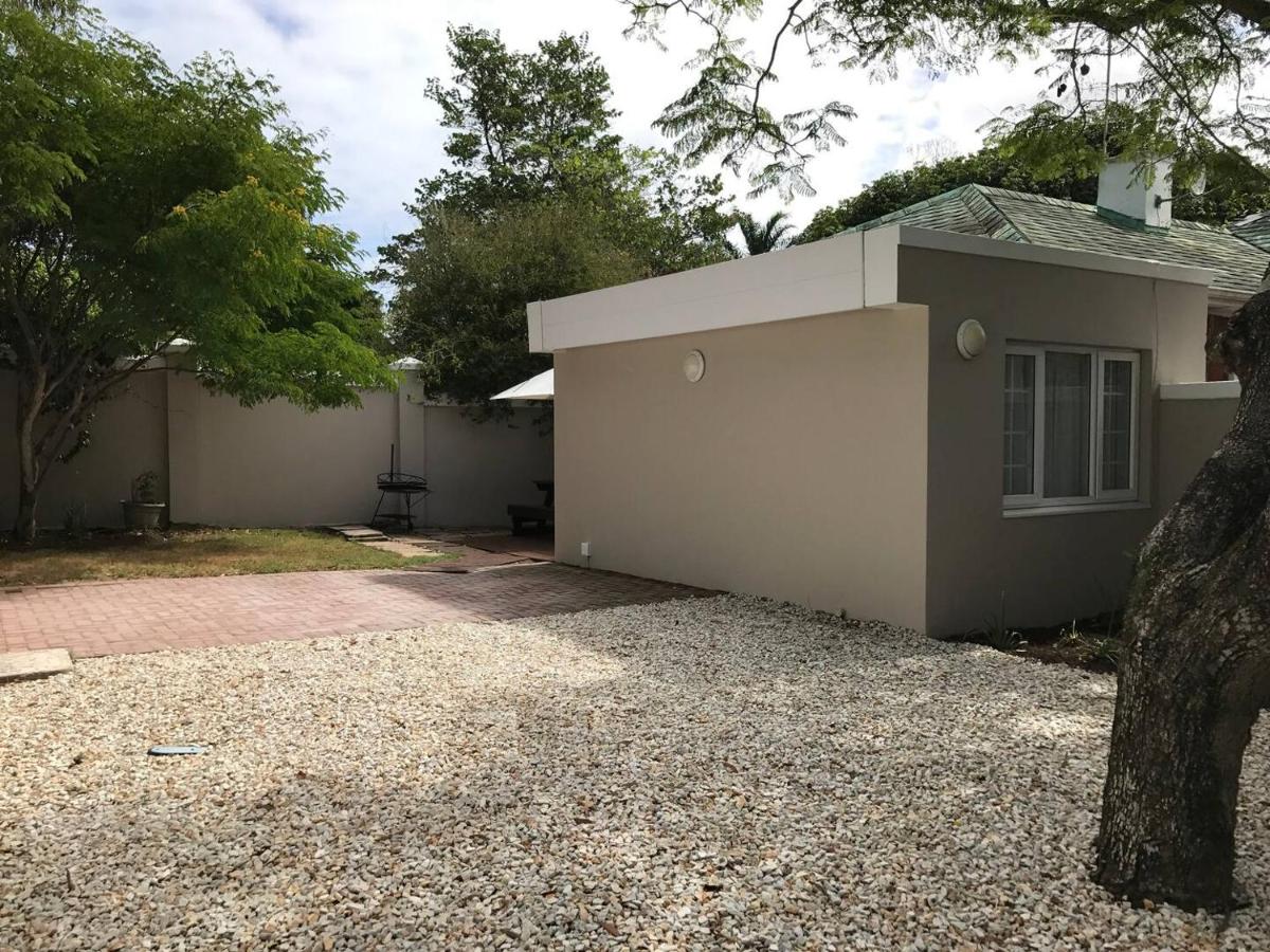 Cosy Private Cottage-internet & Off Street Parking - Housity