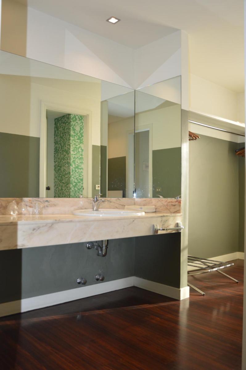 Blue Dream Hotel - Housity