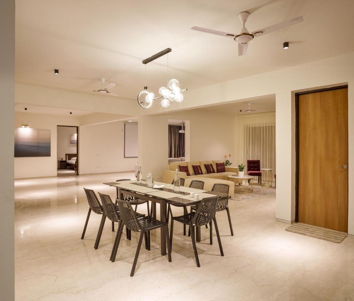 Golf View Home by JadeCaps 4BHK with Breakfast - Housity