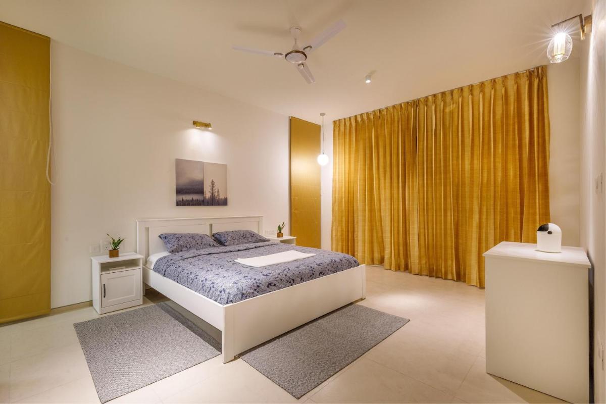 Golf View Home by JadeCaps 4BHK with Breakfast - Housity
