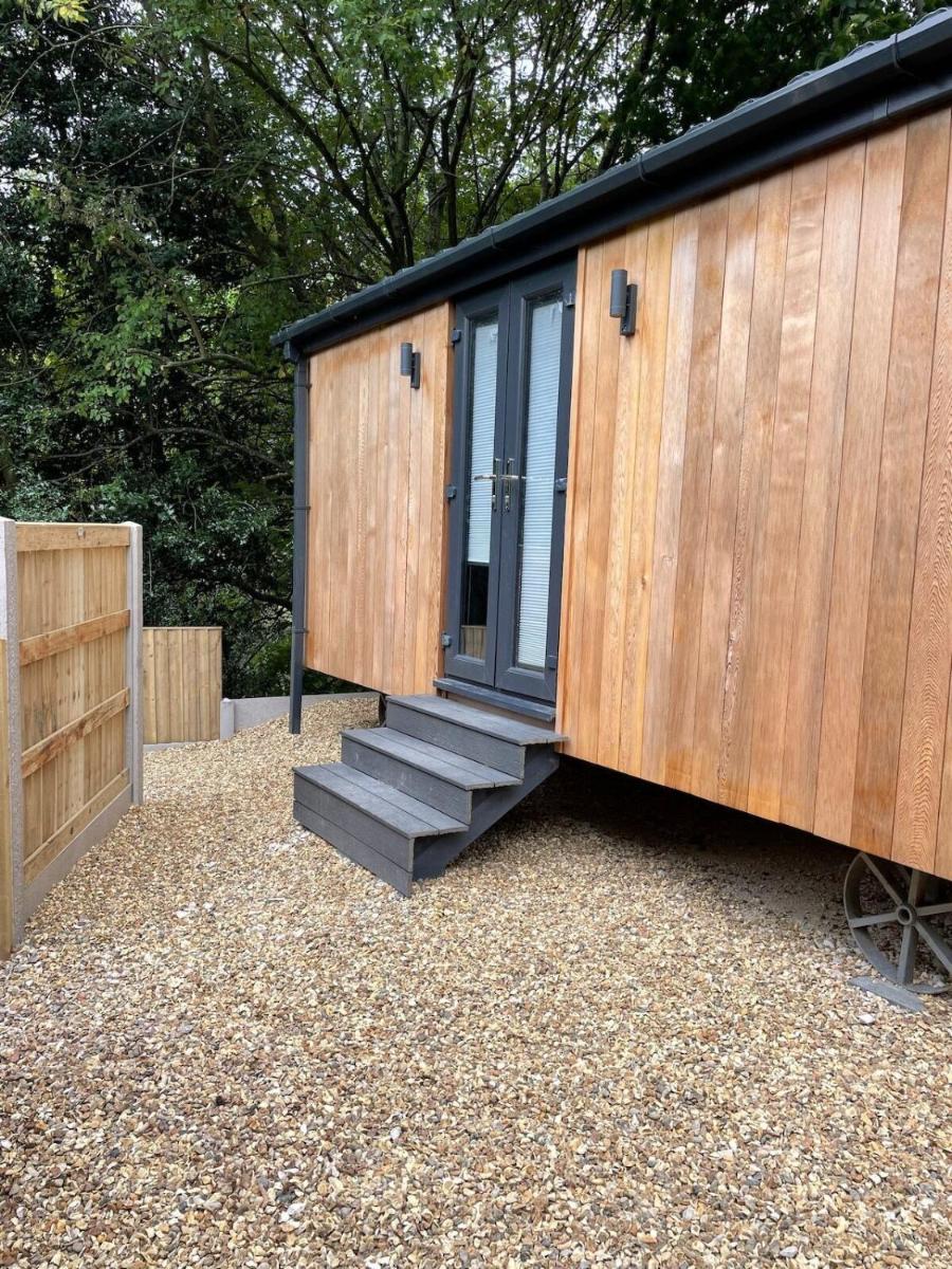 Dee Lodge with private hot tub - Housity