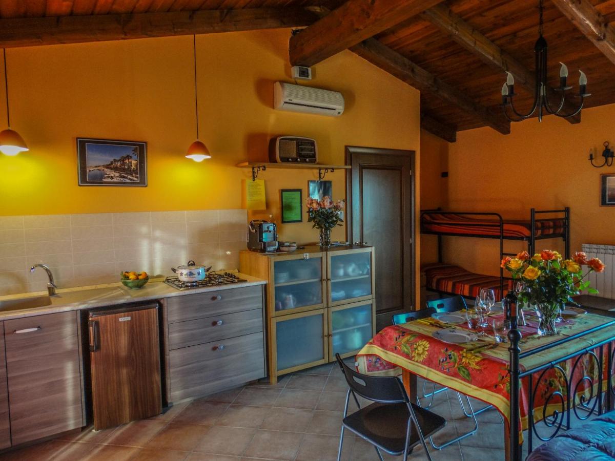 Strada Casai 19 - Appartamento turistico in villa con giardino e posto auto - Housity