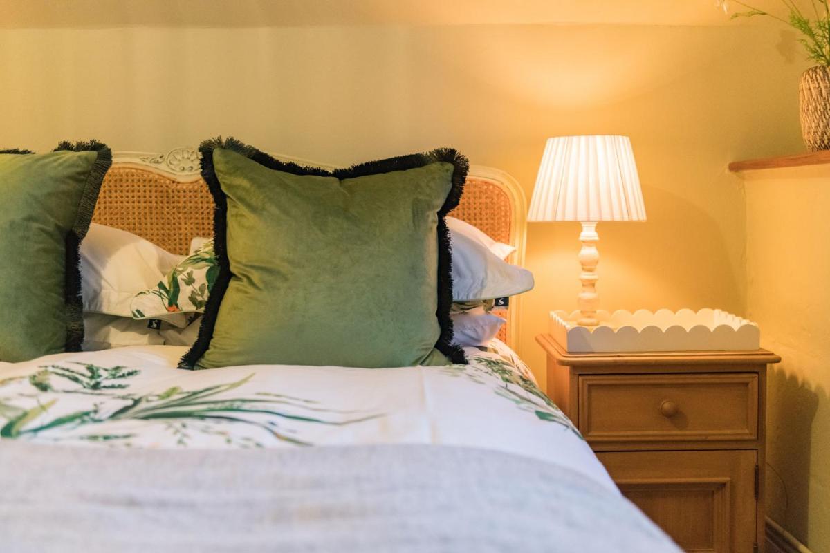 Crow Cottage by Bloom Stays - Housity