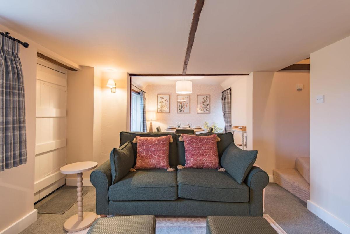 Crow Cottage by Bloom Stays - Housity