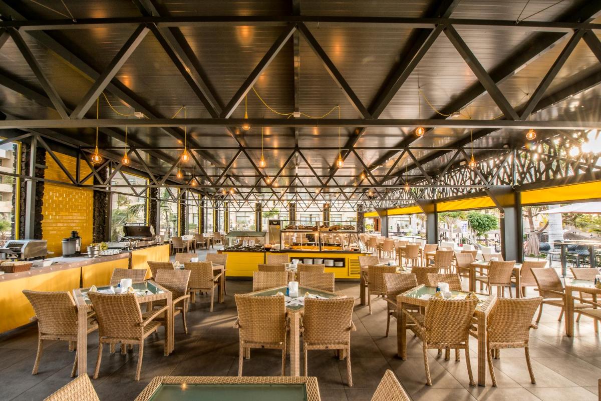 Un restaurante o sitio para comer en Hotel Beatriz Playa & Spa